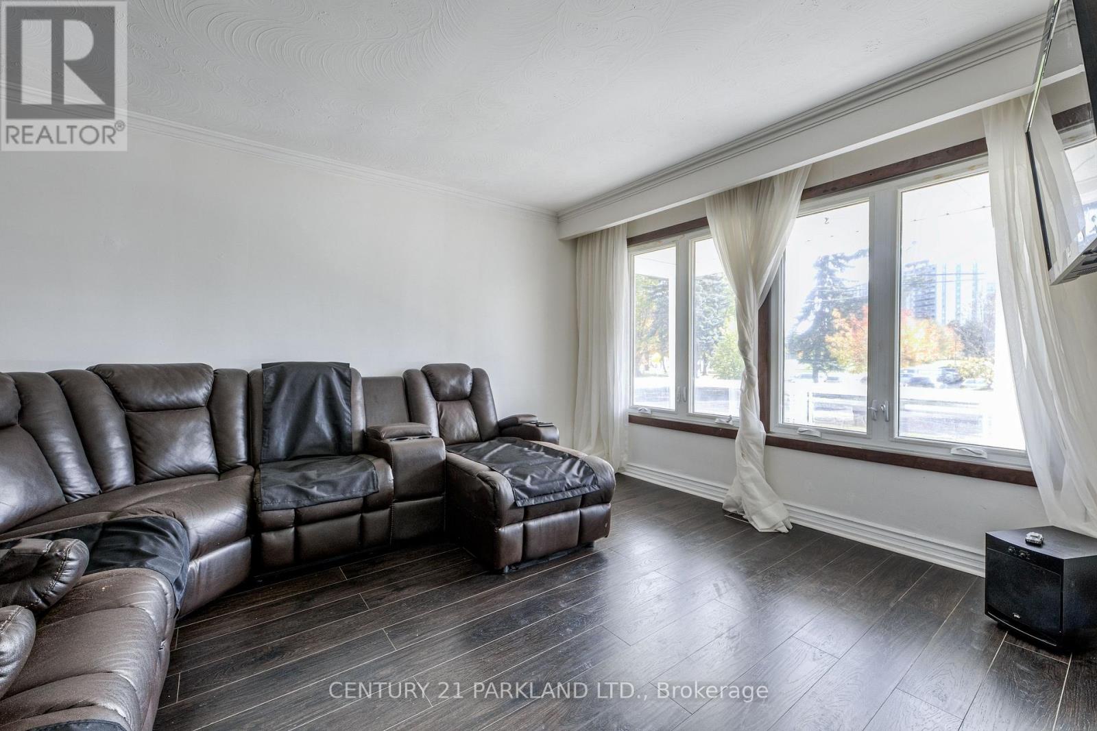 22 Gatesview Avenue, Toronto, ON photo 5