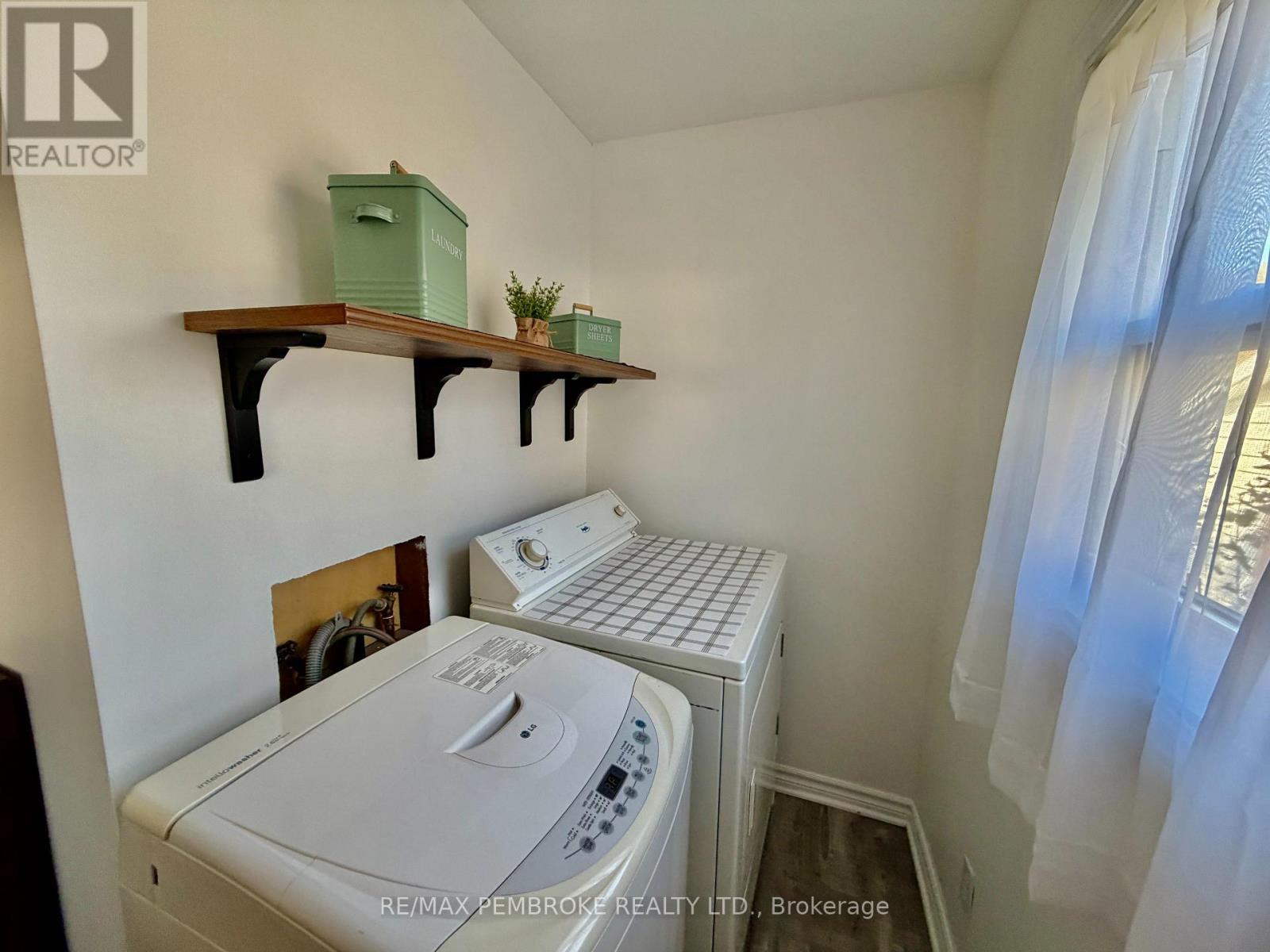 Laundry Main Floor