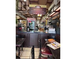 10670 Yonge Street W, Richmond Hill, ON L4C3C9 Photo 6