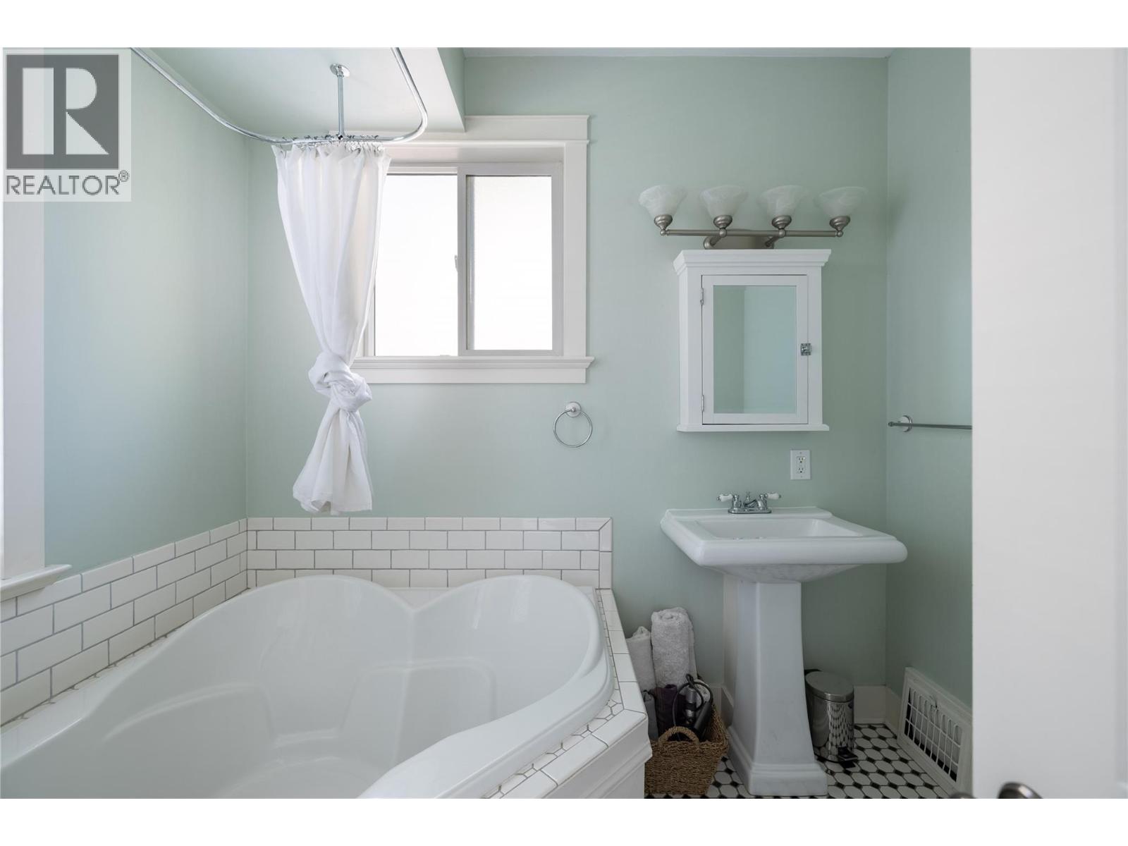 4004 Pleasant Valley Road, Vernon