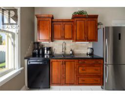 Kitchen - 4004 Pleasant Valley Road, Vernon, BC V1T4M2 Photo 11