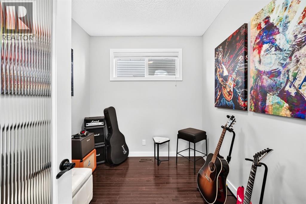 1060 Kingston Cres SE Airdrie, AB Office/Den