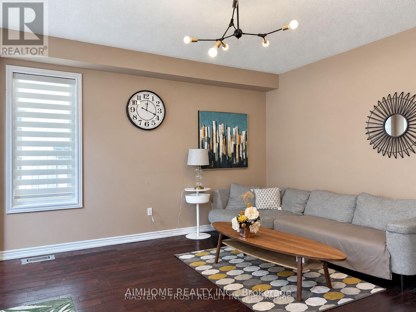 99 Rockland Crescent, Whitby, ON photo 3