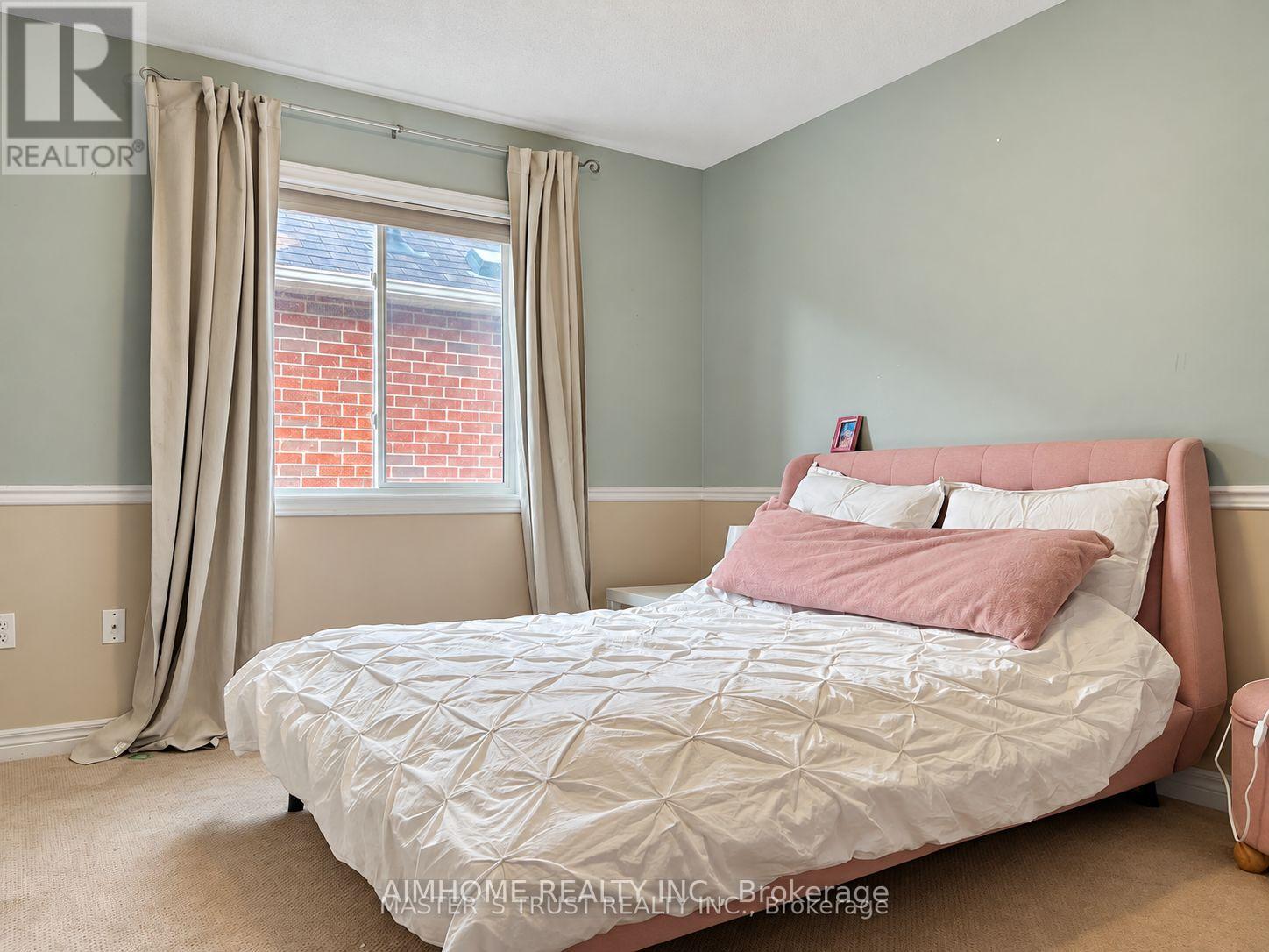 99 Rockland Crescent, Whitby, ON photo 8
