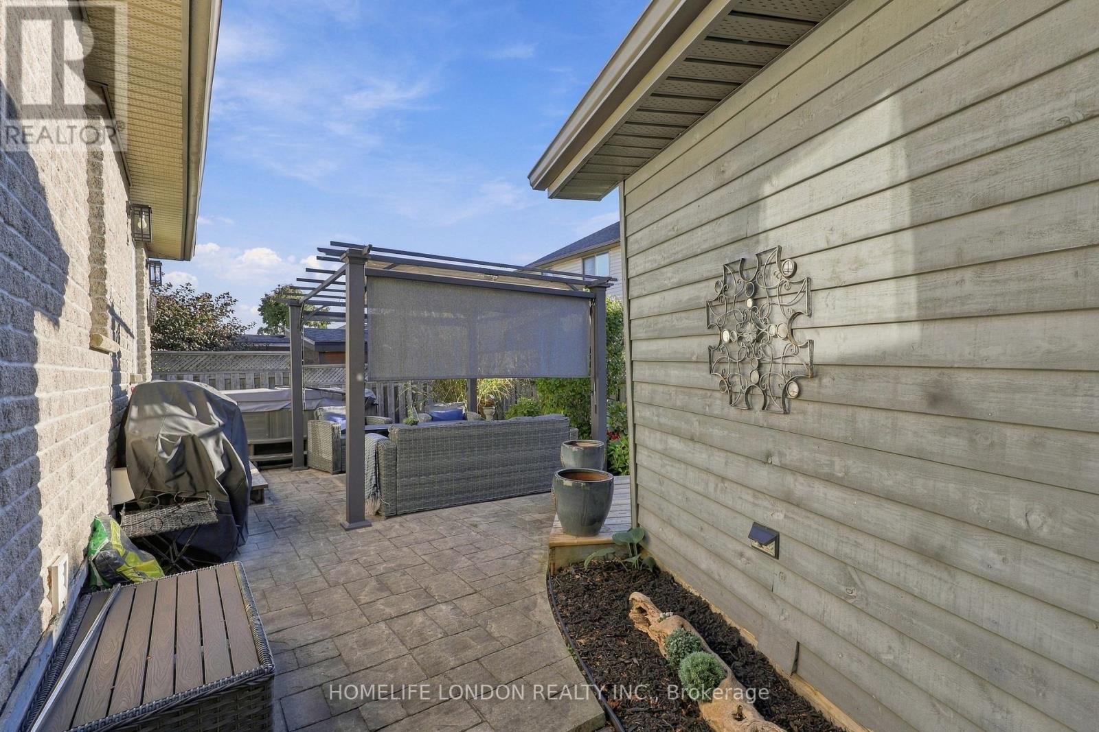 4 bedroom Single Family interior view, 2195 Thornicroft Crescent, Lambeth, London, Ontario