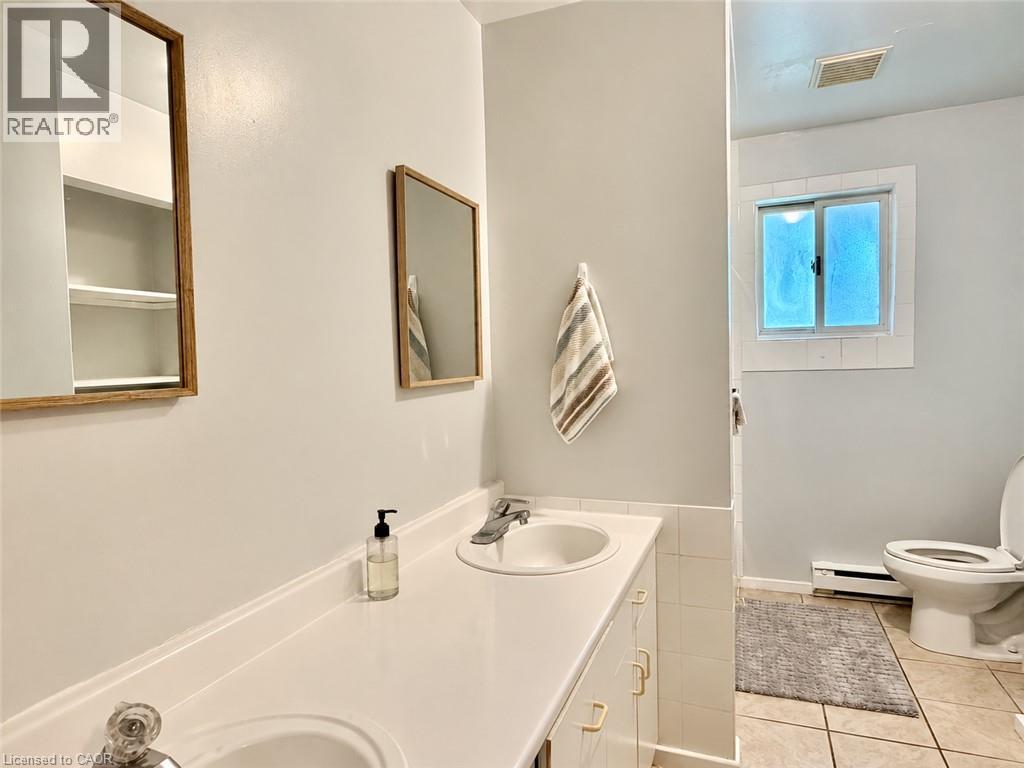 379 HOLLY Street, Waterloo — photo 9