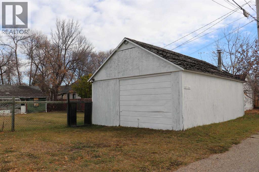 Listing photo – 5017 55 Avenue, Ponoka