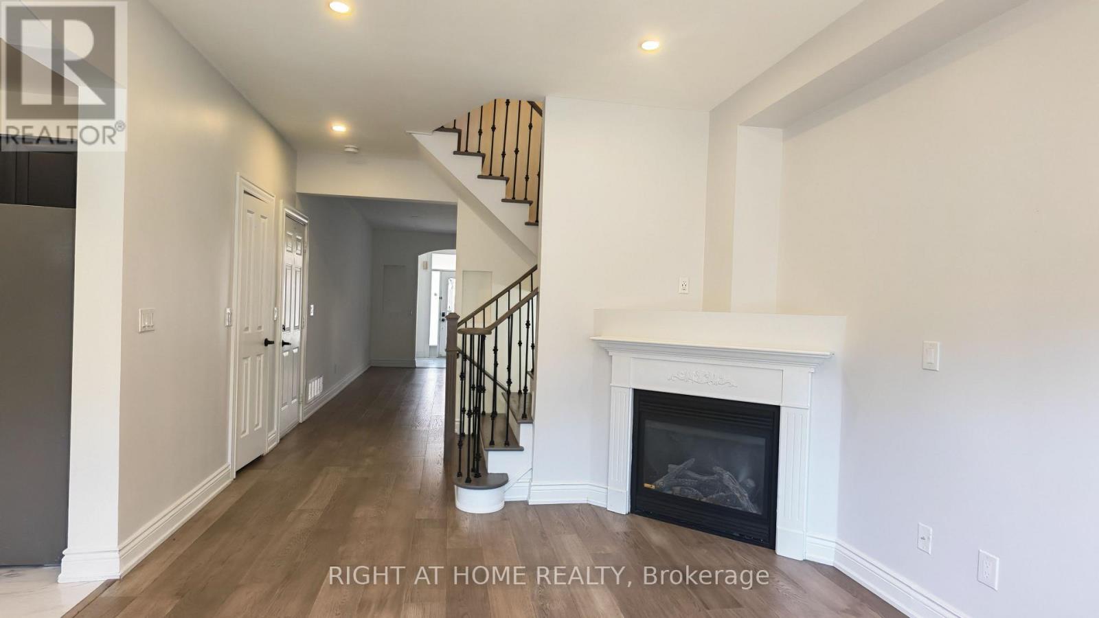 21 RUSSELL HILL ROAD, Markham (Berczy) — photo 4