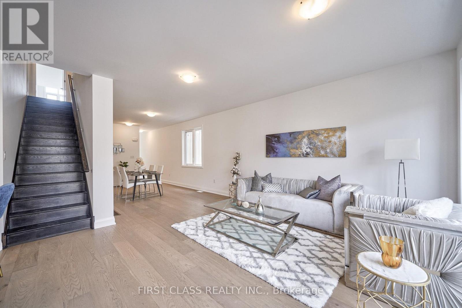 24 Barnyard Trail, Barrie photo 16