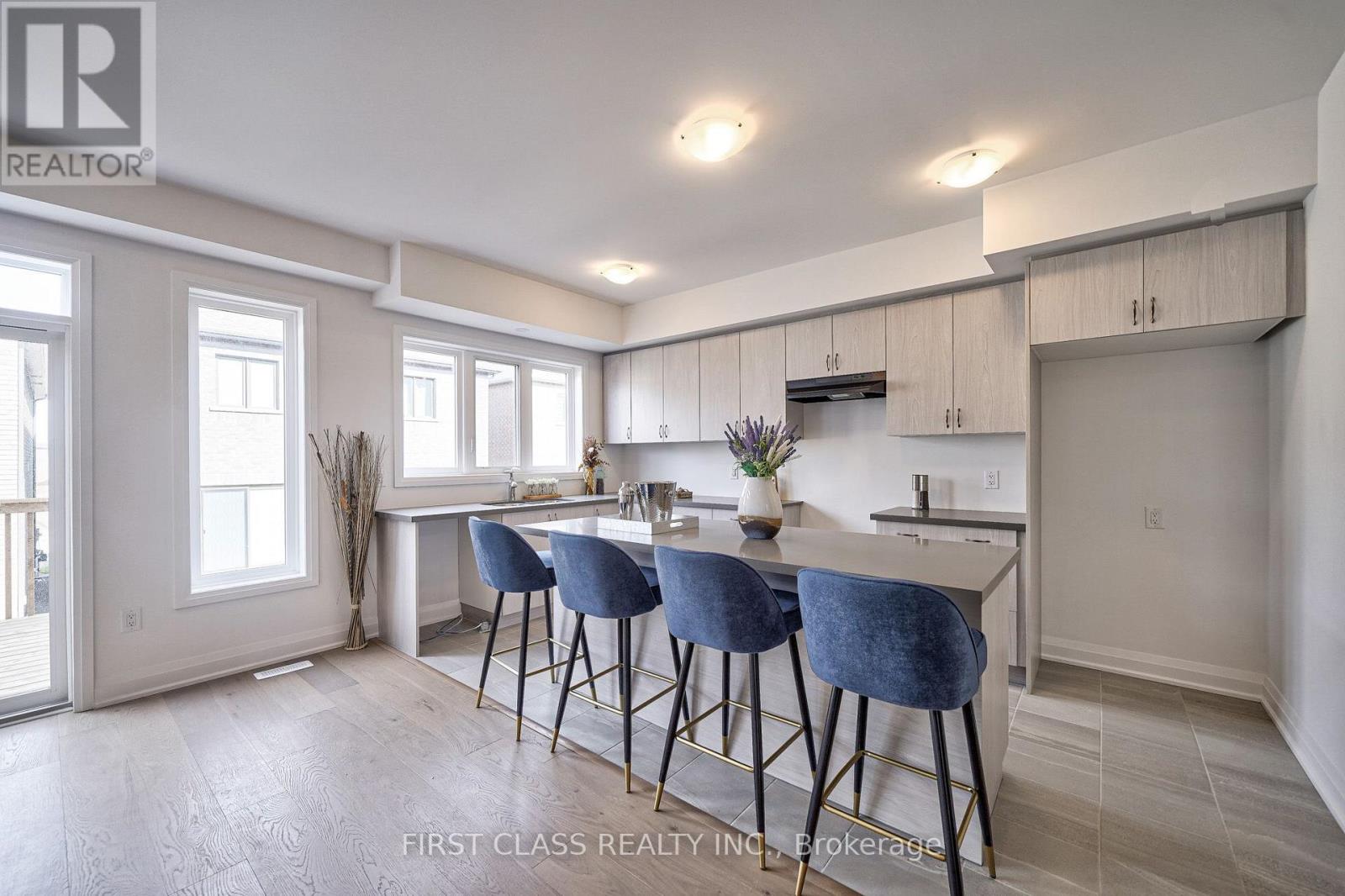 24 Barnyard Trail, Barrie photo 19