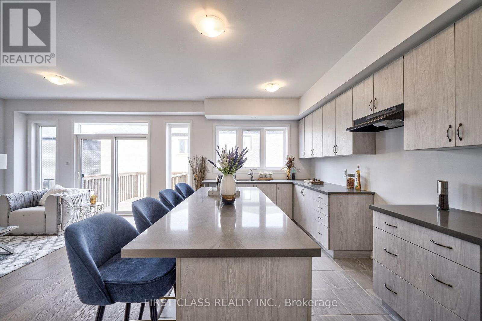 24 Barnyard Trail, Barrie photo 20