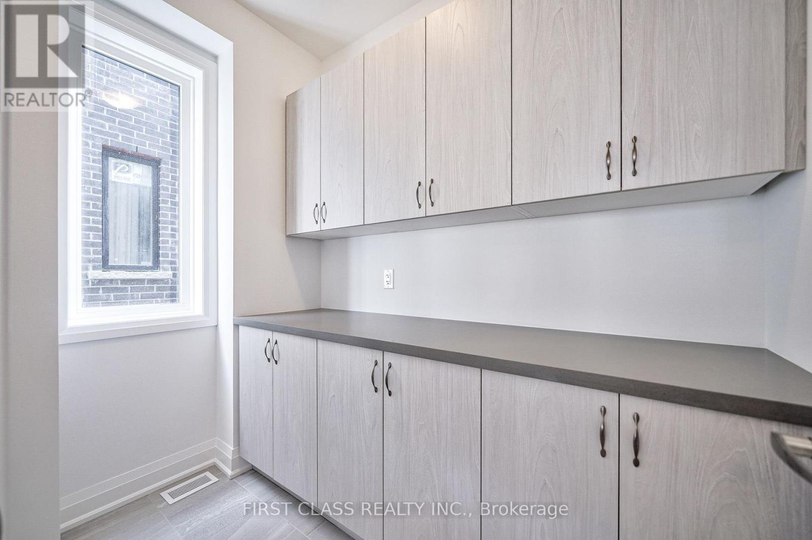 24 Barnyard Trail, Barrie photo 21