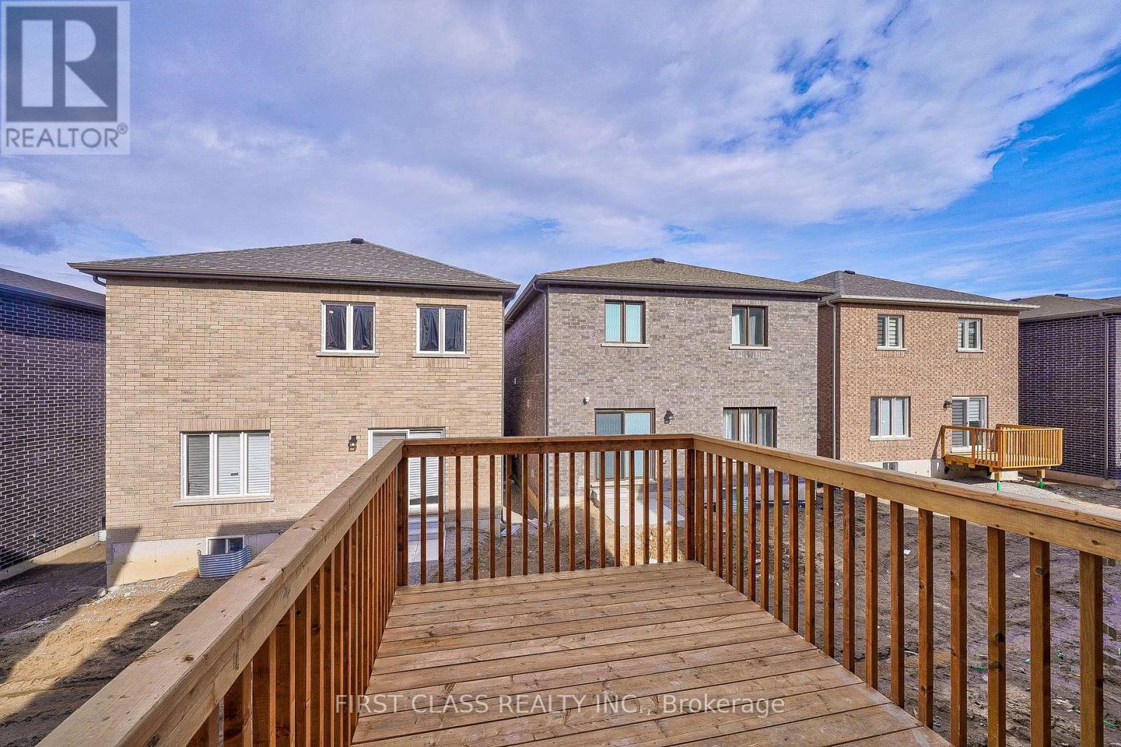 24 Barnyard Trail, Barrie photo 23