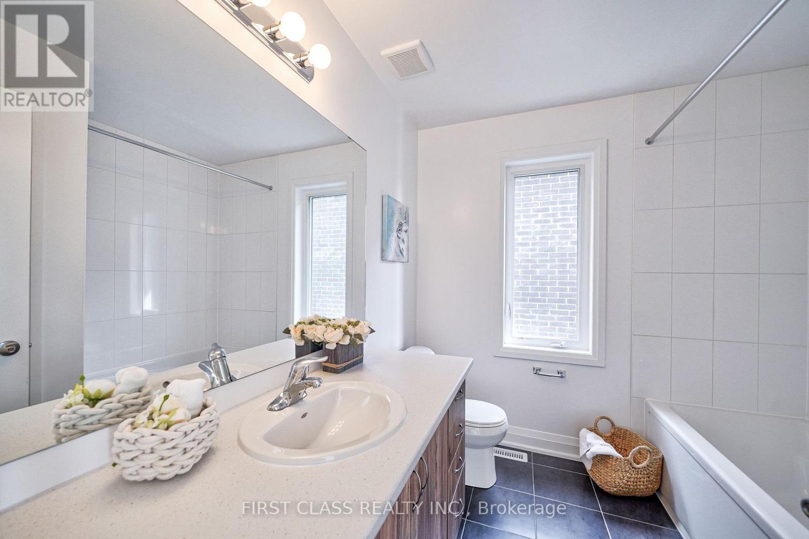 24 Barnyard Trail, Barrie photo 27