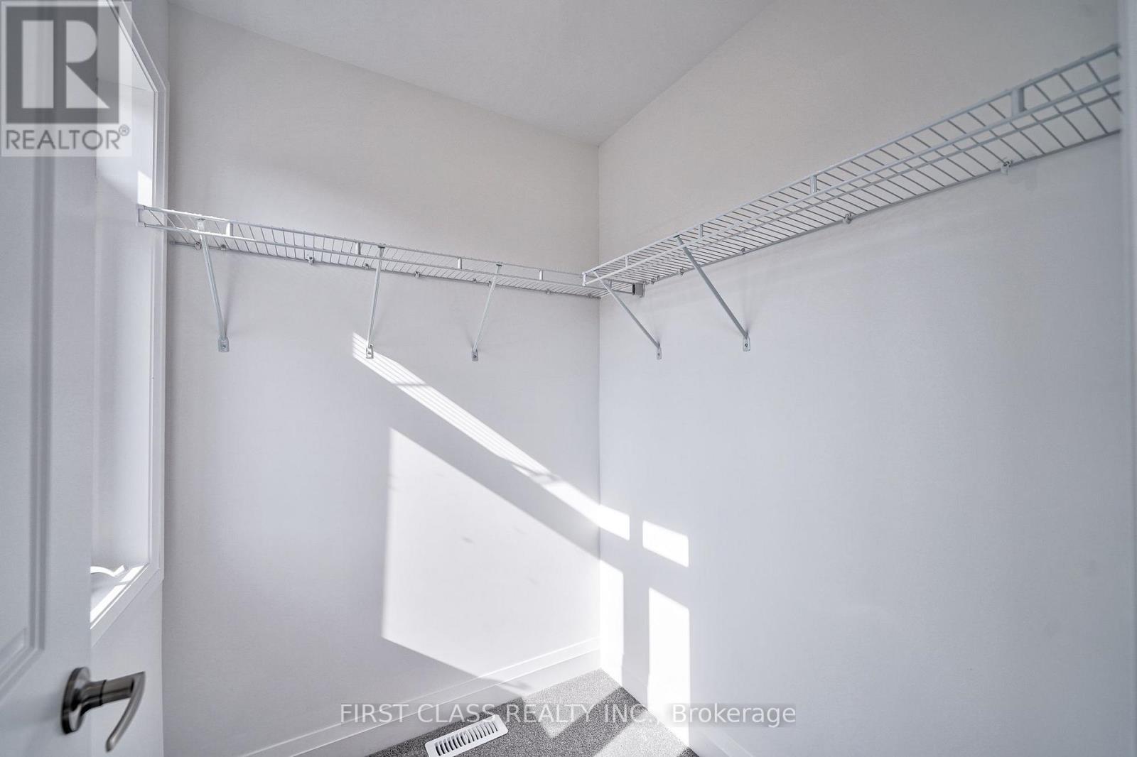 24 Barnyard Trail, Barrie photo 28