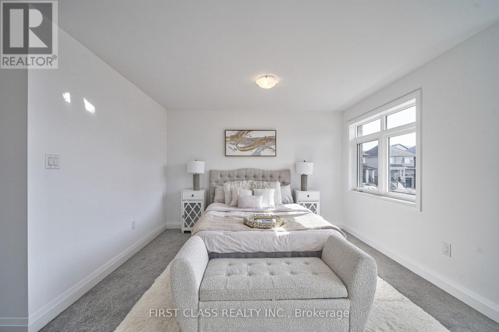 24 Barnyard Trail, Barrie photo 31