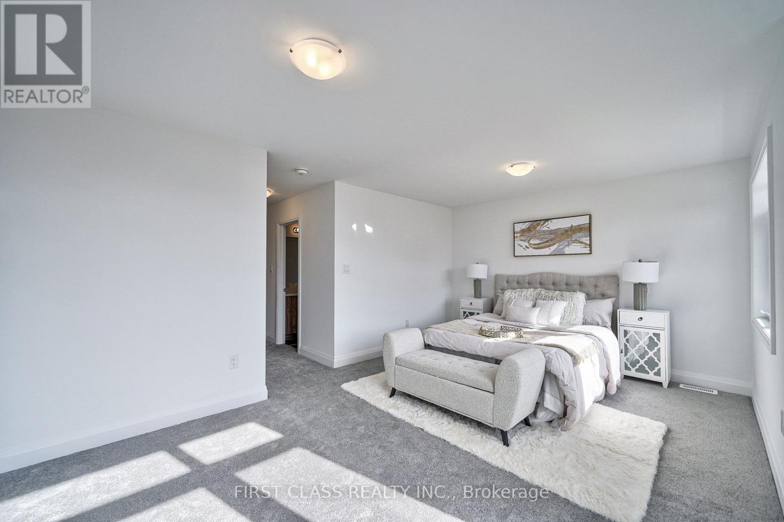 24 Barnyard Trail, Barrie photo 32