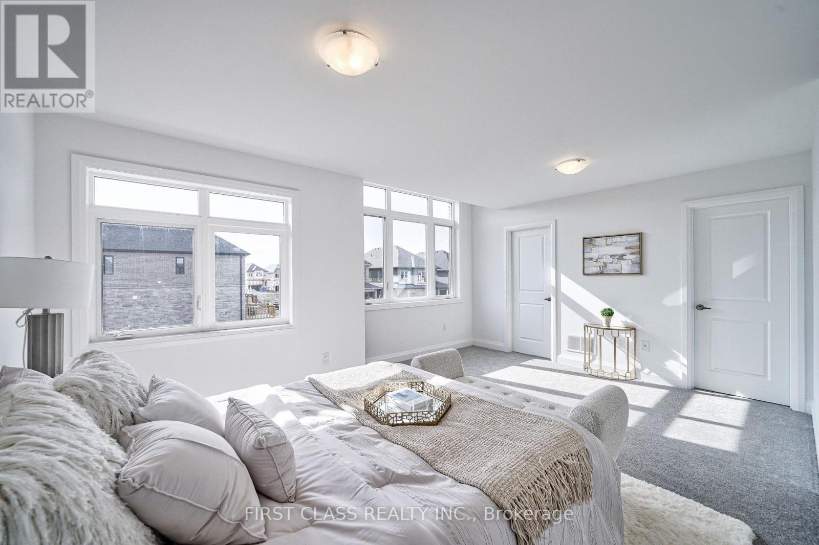 24 Barnyard Trail, Barrie photo 33