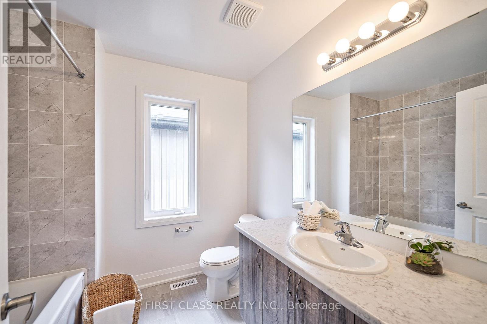 24 Barnyard Trail, Barrie photo 35