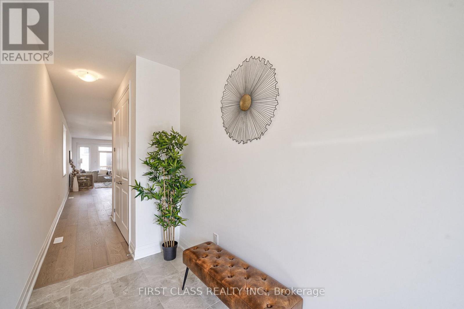 24 BARNYARD TRAIL, Barrie — photo 4