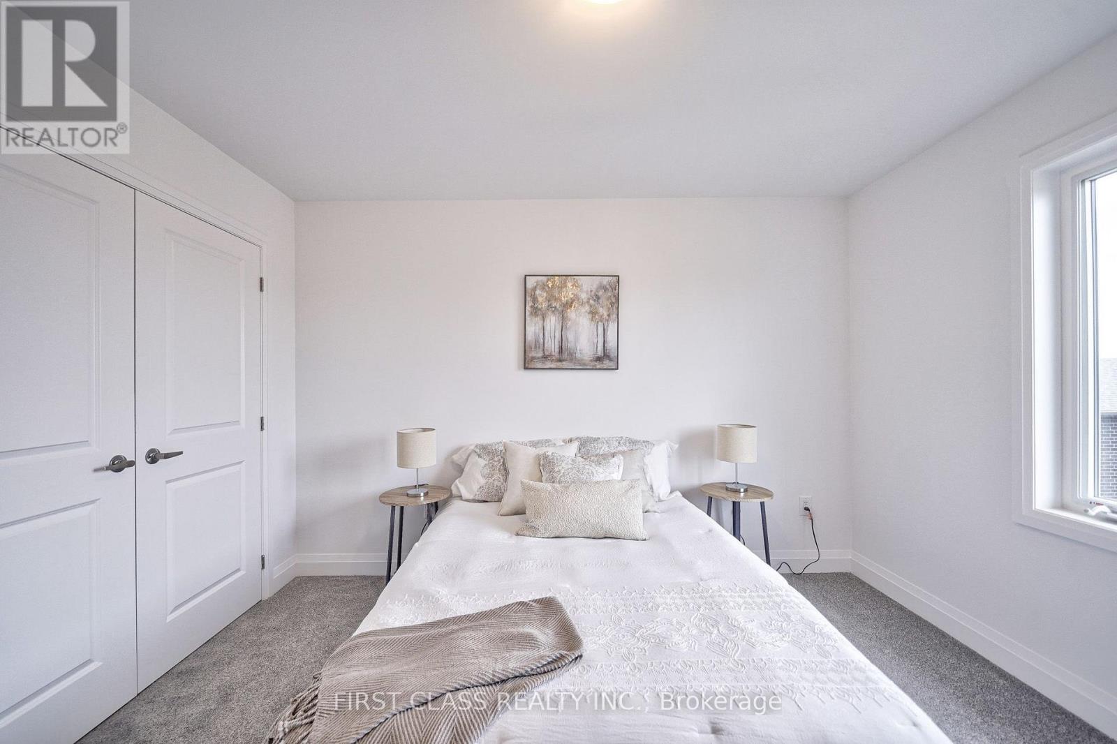 24 Barnyard Trail, Barrie photo 40