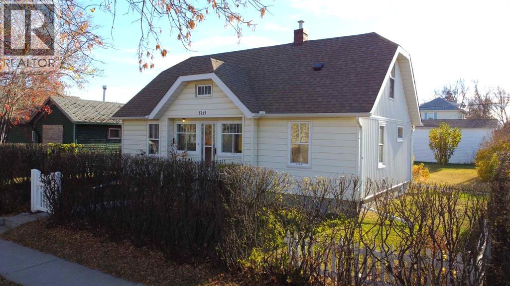 Listing photo – 5019 55 Avenue, Ponoka