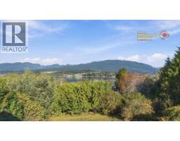 458 Northcliffe Crescent, Burnaby, BC V5A1A1 Photo 12