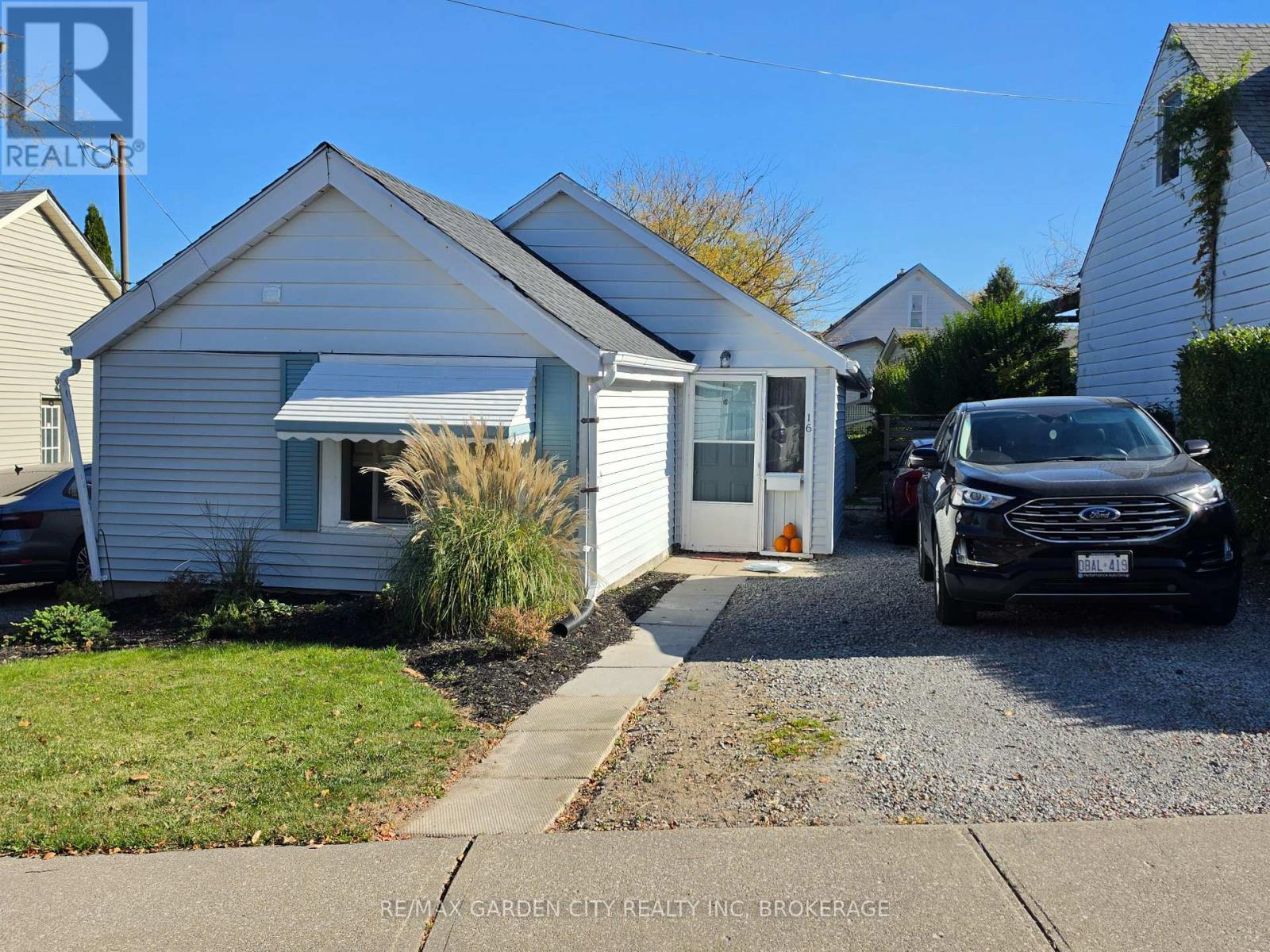 16 LEESON STREET, St. Catharines (Burleigh Hill)