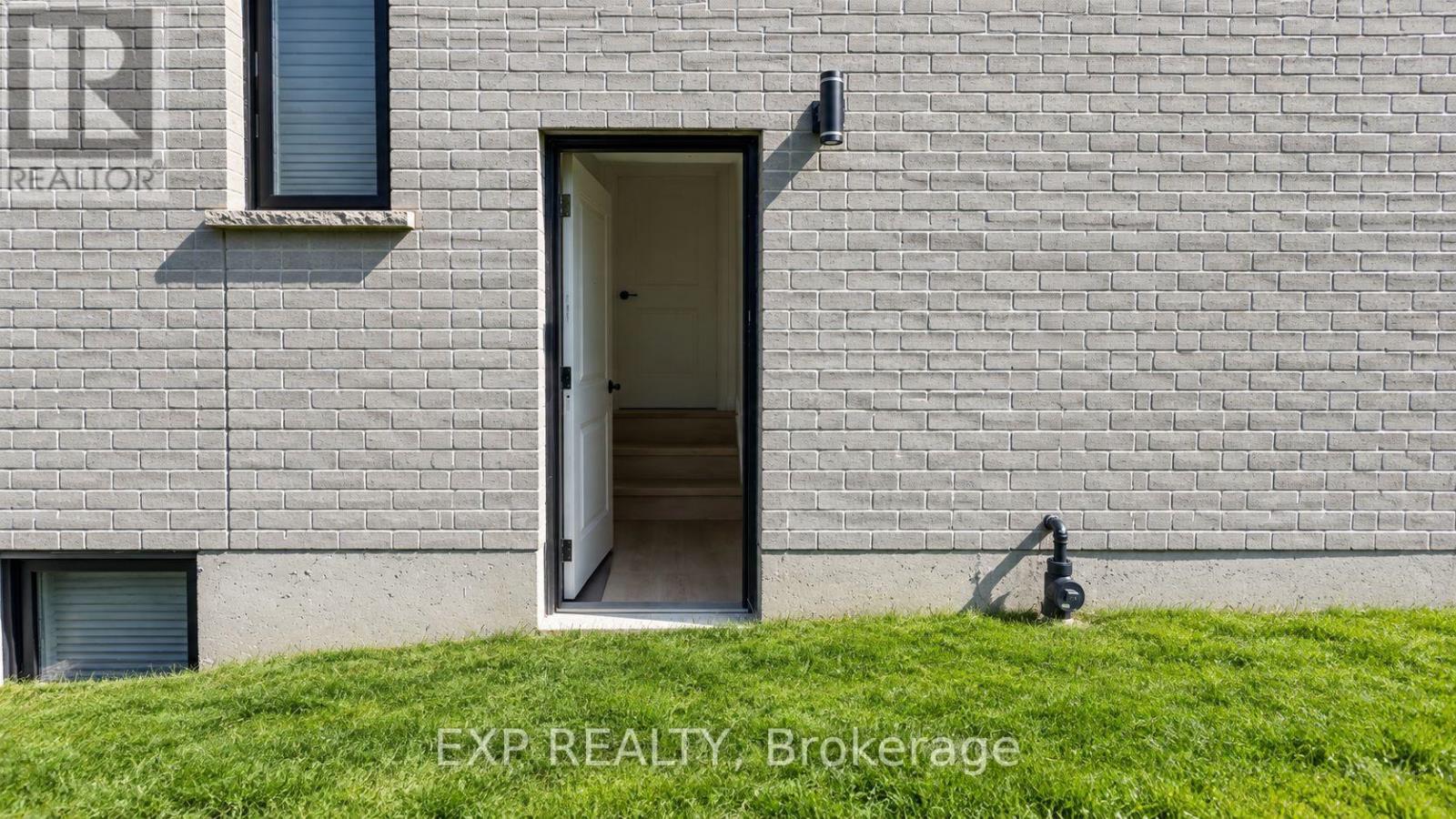 BSMT - 2567 CONSTANCE AVENUE, London South (South U)