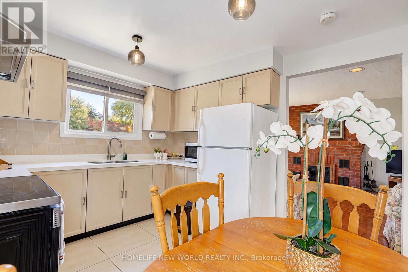 23 Shepmore Terrace, Toronto, ON photo 13