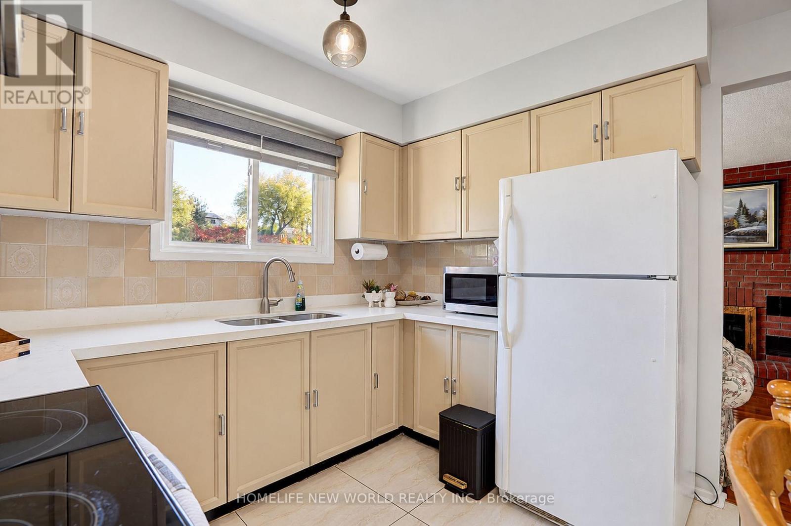 23 Shepmore Terrace, Toronto, ON photo 14