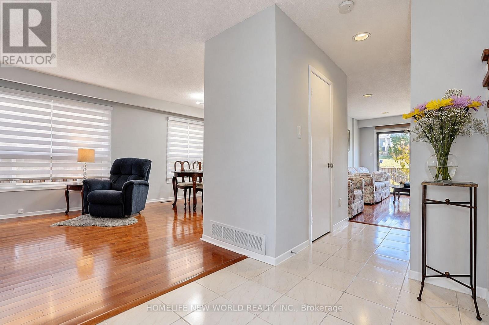 23 SHEPMORE TERRACE, Toronto (Malvern) — photo 2