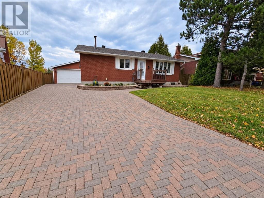 132 Maplewood Crescent, Garson
