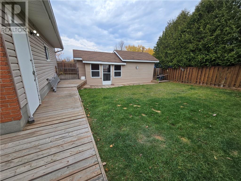 132 Maplewood Crescent, Garson — photo 8