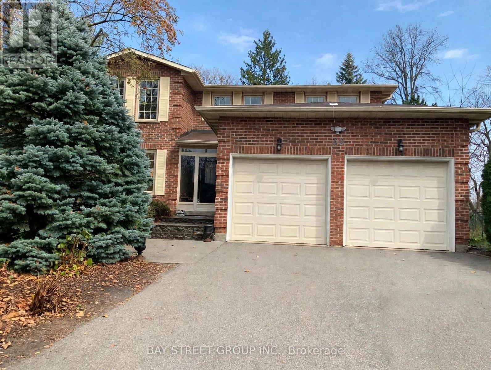 32 BARKER COURT, Markham (Sherwood-Amberglen)