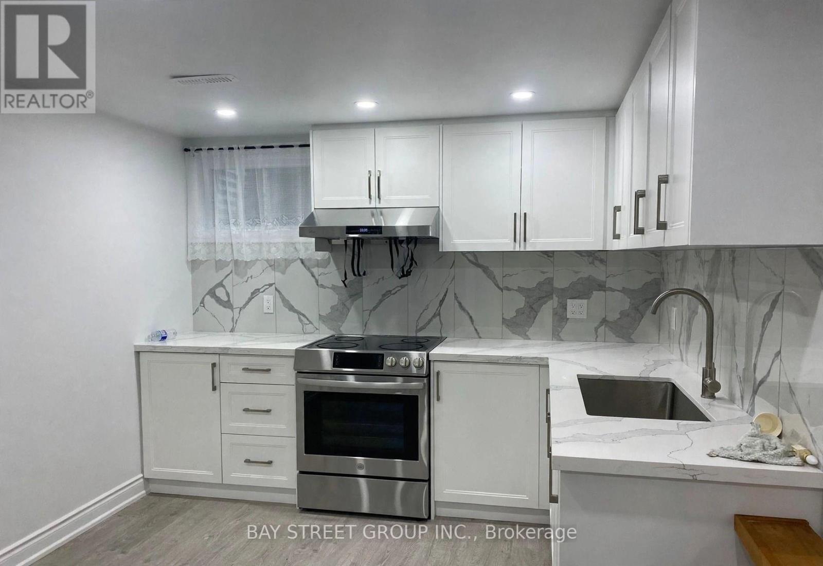 32 BARKER COURT, Markham (Sherwood-Amberglen) — photo 2