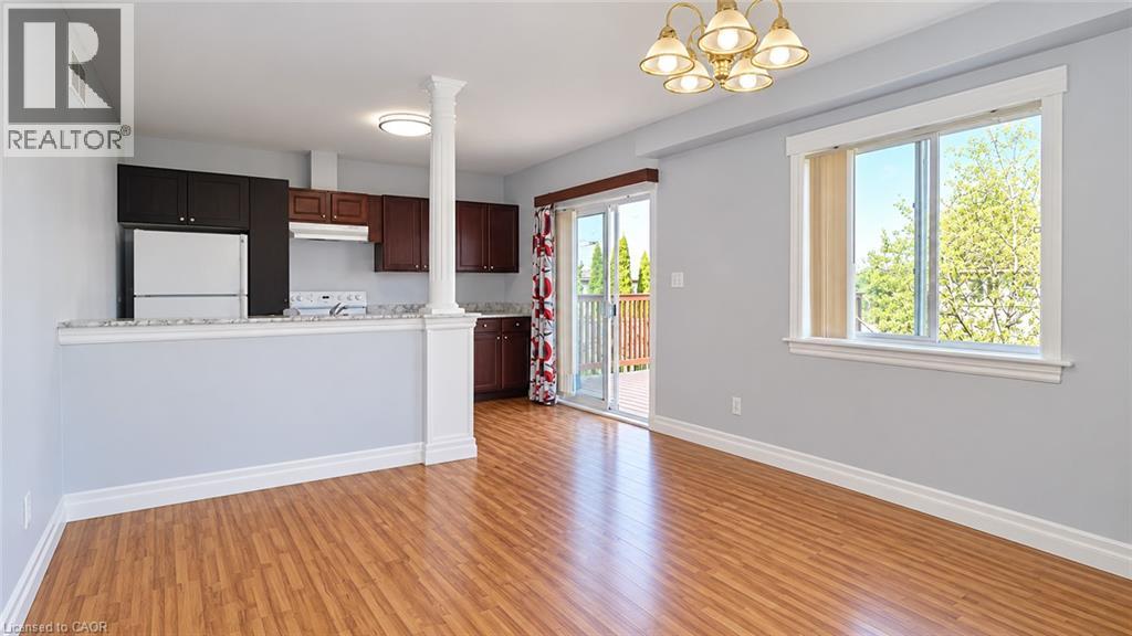 10 DOLL Court, Kitchener — photo 2
