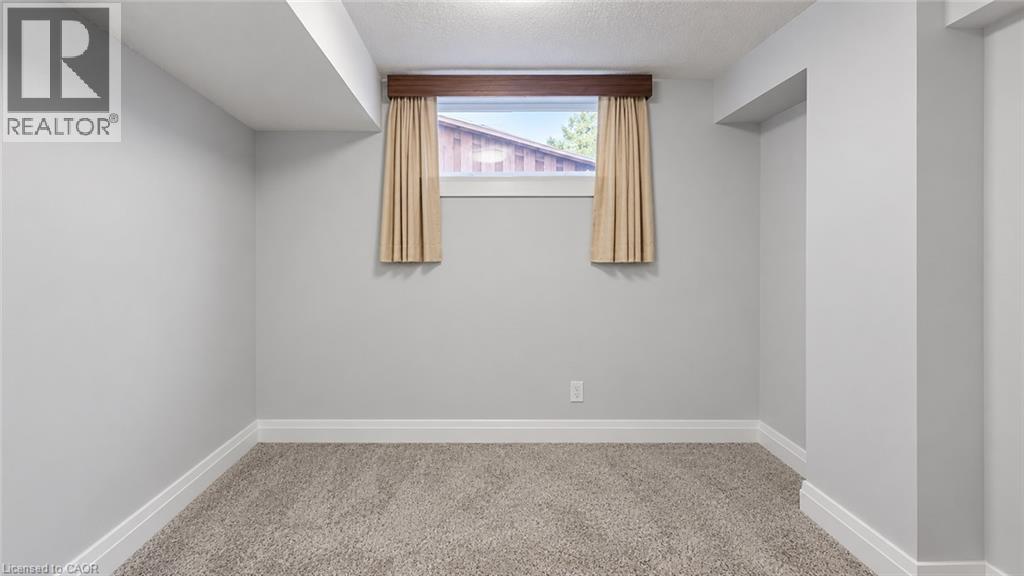 10 DOLL Court, Kitchener — photo 4