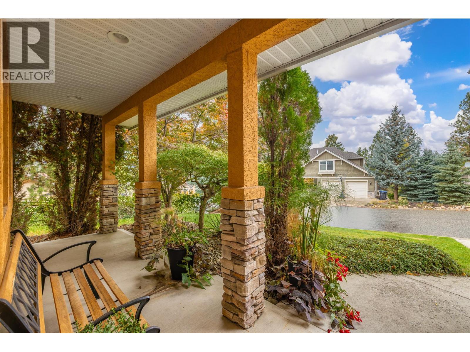 2145 Chilcotin Crescent — photograph 4