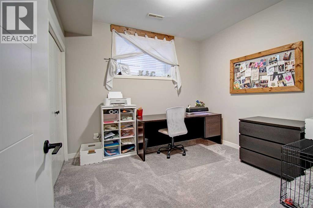 685 West Highland Crescent, photo 25 of 32