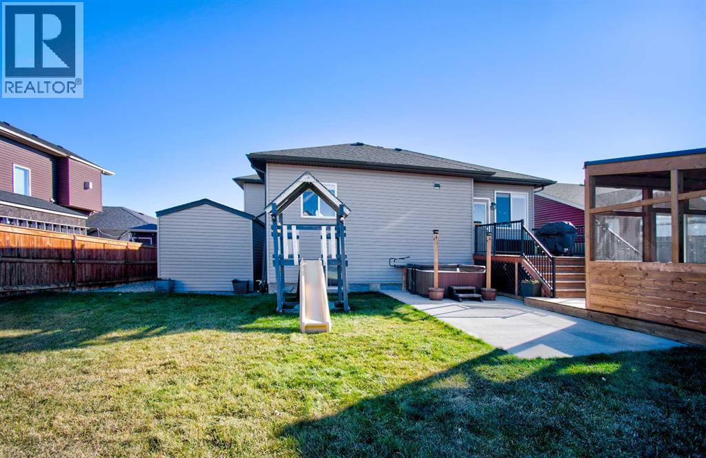 685 West Highland Crescent, photo 28 of 32