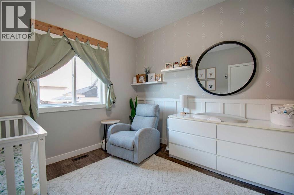 685 West Highland Crescent, photo 18 of 32