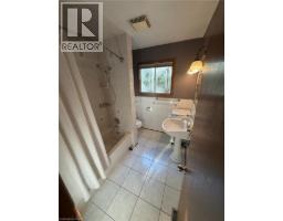 10 Cardill Crescent Unit# Upper Level, Waterloo, ON N2L3Y6 Photo 9