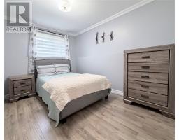 4 Warren Drive thumbnail 18