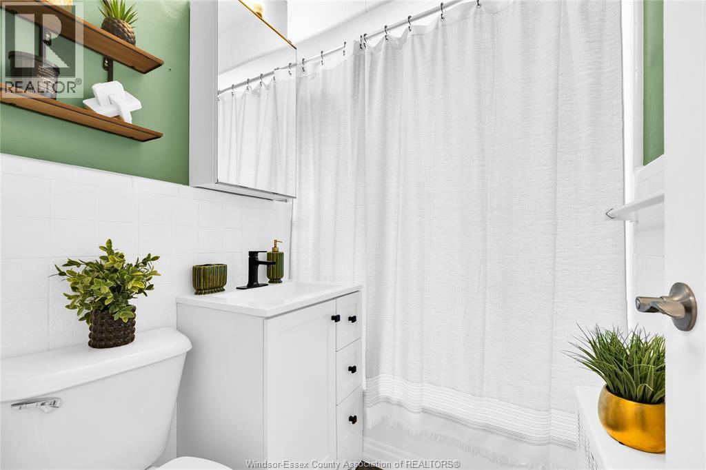 7565 St. Rose, Windsor — photo 12