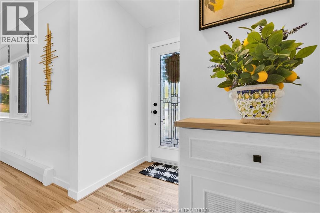 7565 St. Rose, Windsor — photo 2