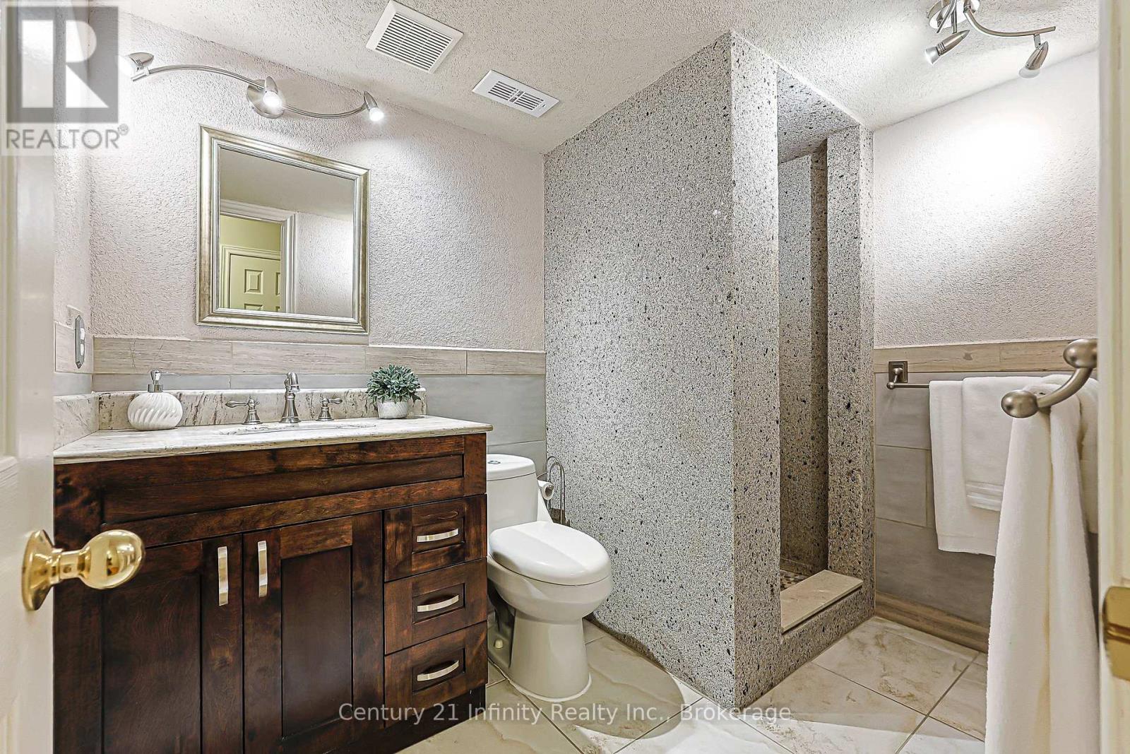 8 Weaver Street, Clarington, ON photo 25
