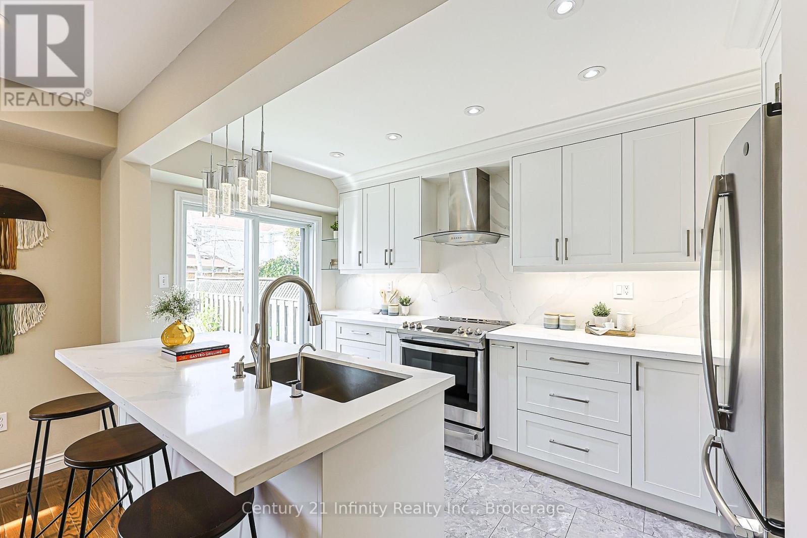 8 Weaver Street, Clarington, ON photo 9