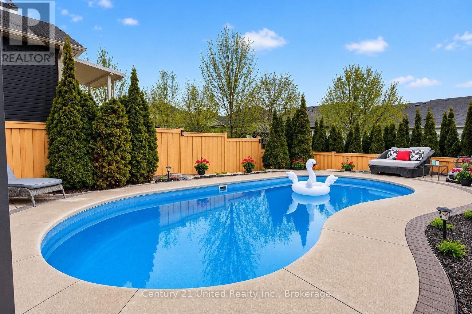 696 FISHER Street, Cobourg, ON photo 5