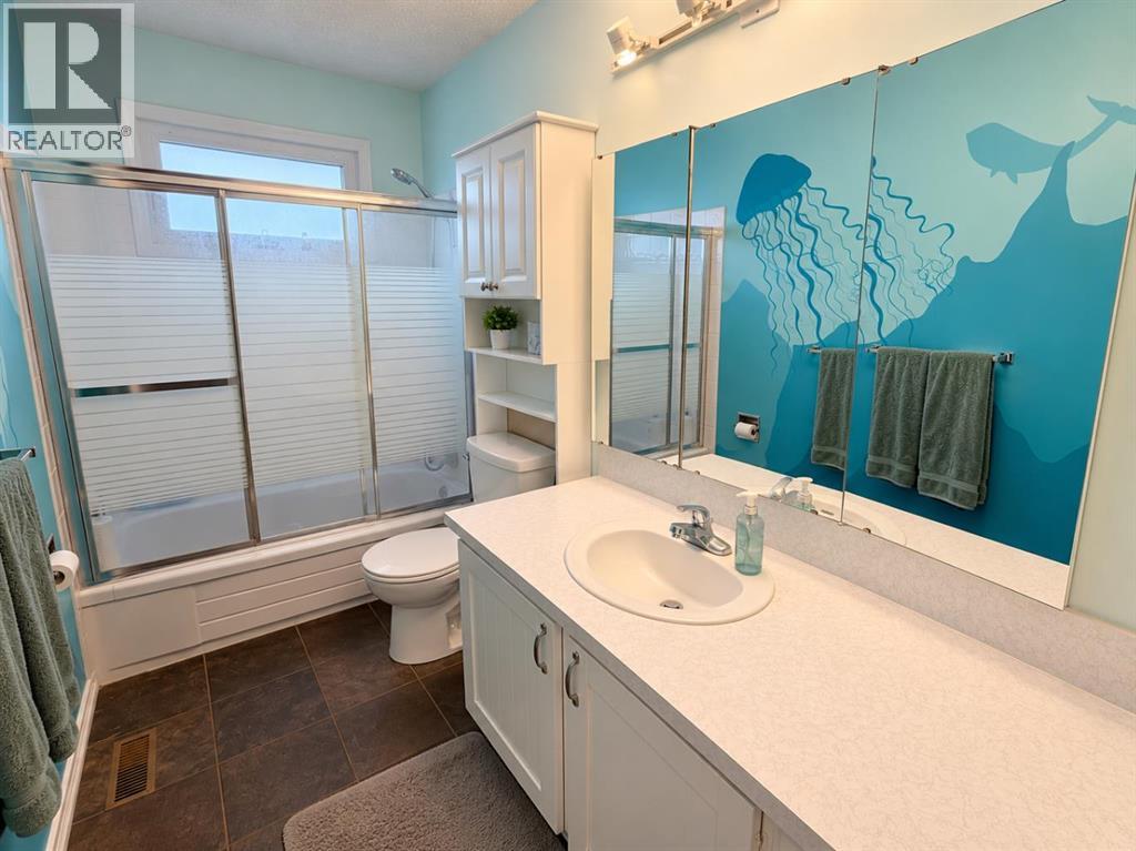 1521 19 Avenue N, photo 8 of 18